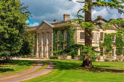 You can start finding collectibles in the clockwork mansion once you get behind the walls. Trophy House in the Cotswolds - Mansion Global