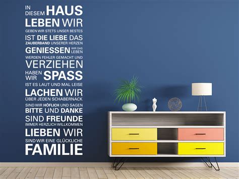 Sie können auch einzelne zeilen oder abschnitte vor dem anbringen ausschneiden und ganz nach ihren wünschen anordnen. Wandtattoo In diesem Haus leben wir | KLEBEHELD®.DE