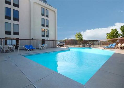 Gretna public poolhwy 6/31 & w. Omaha NE Hotel Downtown - Outdoor pool with sundeck | Flickr