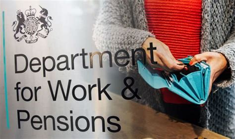 universal credit uk dwp announces thousands to get one off payment when they claim personal