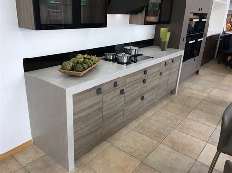 ニューアルバム 『take the high road』 now on sale!! Neutral Concrete Corian Display | Counter Production Ltd