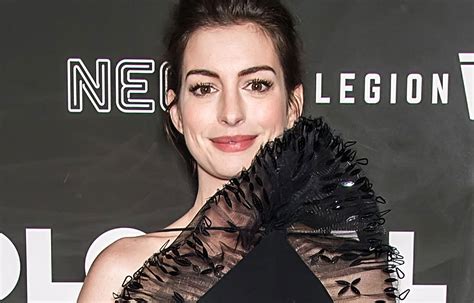 Anne Hathaway Just Wore The Most Unexpected Dress On The