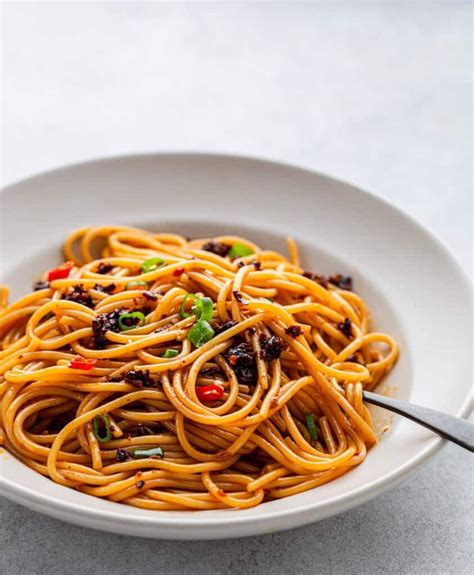 This Spicy Sichuan Noodles With Garlic Chili Oil Dish Is Incredibly Delicious Its The Perfect