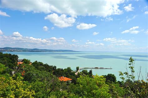 Reliëf weergegeven door hachures en spot heights. Bezienswaardigheden Balatonmeer Hongarije ...