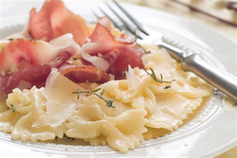 Farfalle Pasta With Prosciutto And Peas Your Home Style