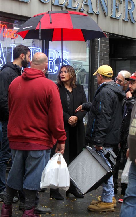 Mariska hargitay reveals she was hospitalized after breaking her knee, fracturing her ankle, and suffering a torn ligament. MARISKA HARGITAY on the Set of Law and Erder: Special ...