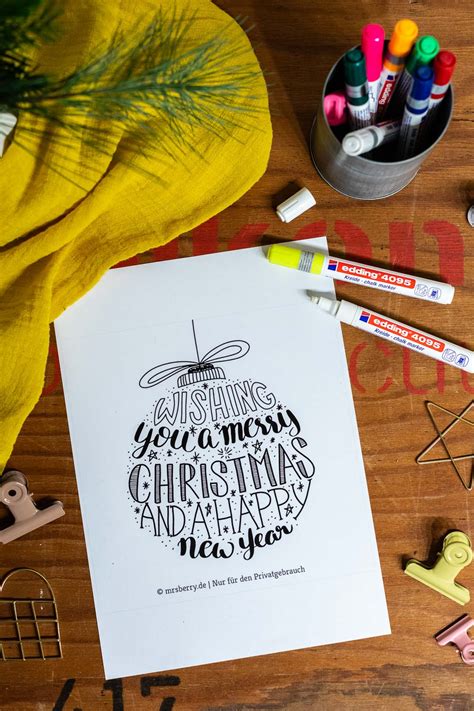 Die bastelvorlagen zum ausdrucken machen das ganze zum kinderspiel. Lettering Weihnachtskugeln als Fensterbilder Vorlage | MrsBerry.de