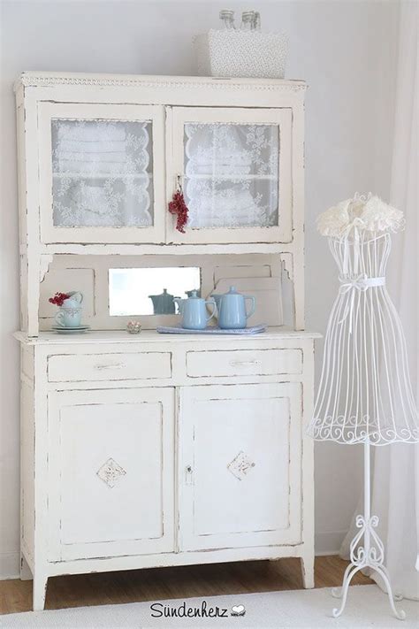 Ein shabby chic schrank passt besonders gut zu weiteren mobeln im shabby chic zu tischen shabby chic wardrobe shirts shabby chic painting pretty pastelshabby chic farmhouse ana rosa. Shabby Schrank , Antikes Buffet, alter Küchenschrank ...