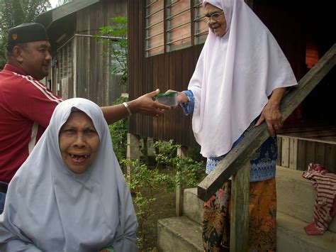 Ibu tunggal harus diberi pendedahan tentang prosedur permohonan skim perumahan kos rendah yang disediakan oleh kerajaan serta pelbagai bantuan yang diberi oleh pihak kerajaan ataupun swasta. De'Redang: PROGRAM SINAR HARAPAN : BANTUAN SUMBANGAN ...