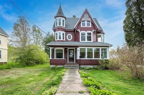 1906 Victorian In Middletown Nova Scotia — Captivating Houses