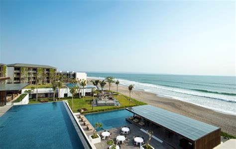 A boutique hostel, bringing the capsule style. Best Beachfront Resorts In Seminyak, Bali In 2019 | The ...