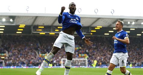 Here and there he sends a bit of advice to me, and it helps me improve. Romelu Lukaku explains how he will replace Zlatan ...