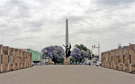 La plaza de toros de guadalajara fue inagurada el 25 de octubre de 1957, con toros la actual plaza de toros de guadalajara tiene una capacidad de entradas para mas de 8.499 espectadores,siendo. Plaza de la República - Guadalajara