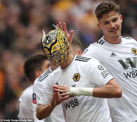 Jun 24, 2021 · 'mask singer' descubrió a la spice girl, mel b debajo de medusa y a josep pedrerol que se encontraba debajo de rana. Deeney calls Wolves ace Jimenez a 'loser' as he mocks mask ...