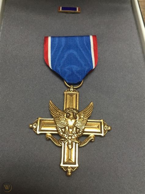 Us Army Distinguished Service Cross Medal With Ribbon And Lapel Pin