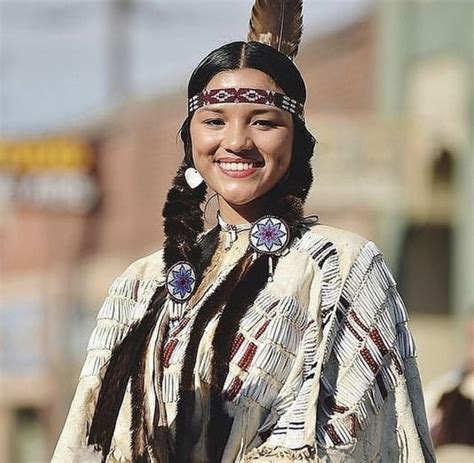 Pin By Antonino On Farwest Native American Women Native American Beauty Native People