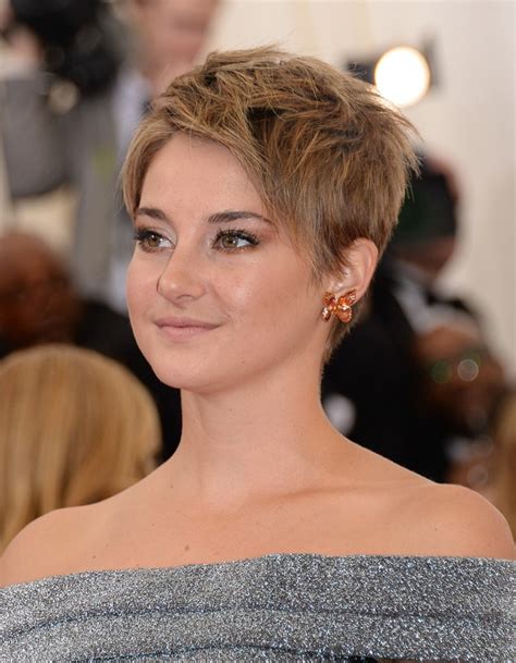 Short bob cut hair with dark brown and black highlights has edgy tails near the ears. 26 Choppy Short Hairstyles for Women That are Popular in 2019 | Hairdo Hairstyle