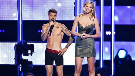 Justin Bieber Booed By Audience After Stripping To His Undies