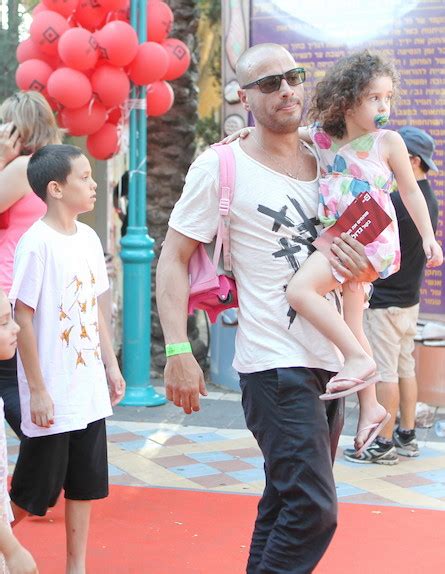 הראיון התקיים לקראת בואו של יורופסקי לישראל בחודש דצמבר. אביב גפן והו אילנה עושים את הלונה פארק