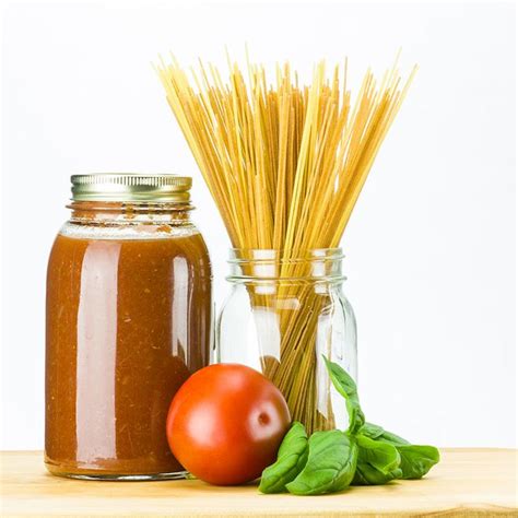 Mettre de la sauce à spaghetti en conserve - Châtelaine | Spaghetti sauce, Whole wheat spaghetti ...