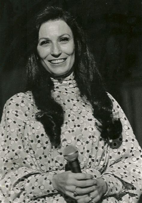 On This Date In 1972 Loretta Lynn Becomes The First Woman To Win The