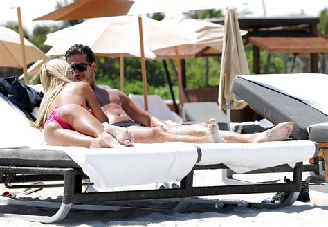 Shauna Sand Enjoy With Boyfriend In Pink Bikini On Beach Caught By