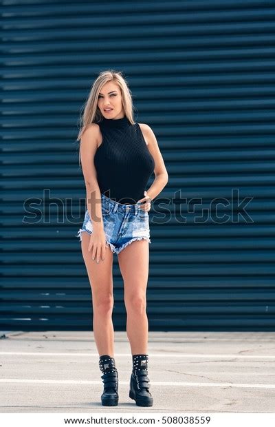 Young Model Hot Girl Standing Front Foto De Stock 508038559 Shutterstock