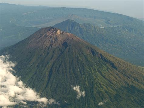 Daftar Gunung Berapi Di Indonesia