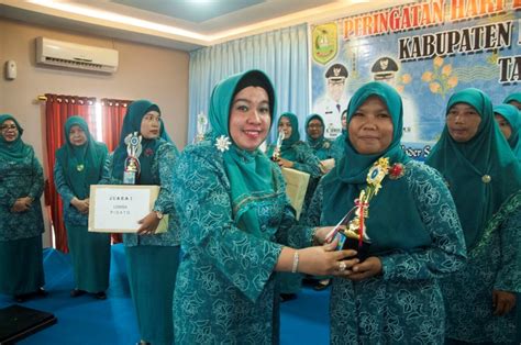 Tanpa adanya desain baju, mode seolah hambar. Seragam PKK Nasional - Konveksi24jam