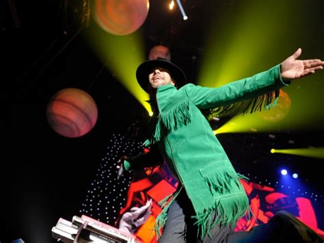 24 years ago today cosmic girl. Jamiroquai - laut.de - Band