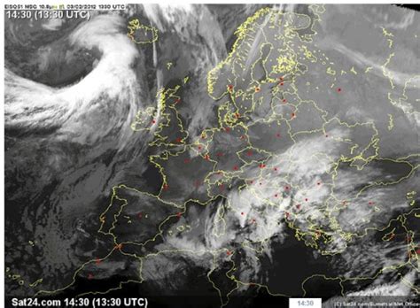 Srážkový radar je přehledně dostupný hned na úvodní obrazovce aplikace. Středoevropské radary udržují mrazivé počasí | CEZ OKNO