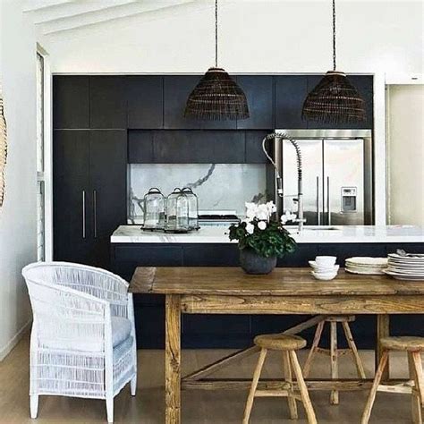 Vintage and simple, that is what this simple kitchen design represents. Pin by Nur Gursel on Kitchen | Classic kitchen design ...