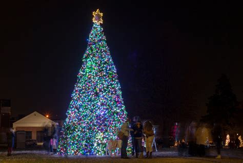Mayors Christmas Tree Lighting Ceremony Raymore Kc Parent Magazine