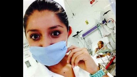 Una Alumna De Enfermería Presume De Selfie Junto A Un Hombre Muy Grave En El Hospital