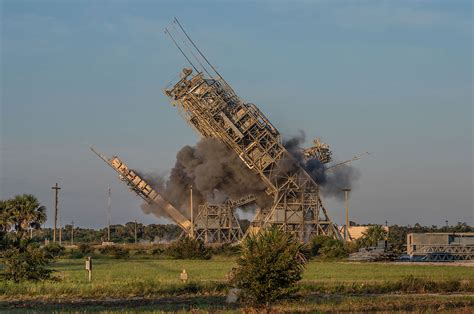 Towers Toppled At Historic Cape Canaveral Launch Complex 17 Live Science