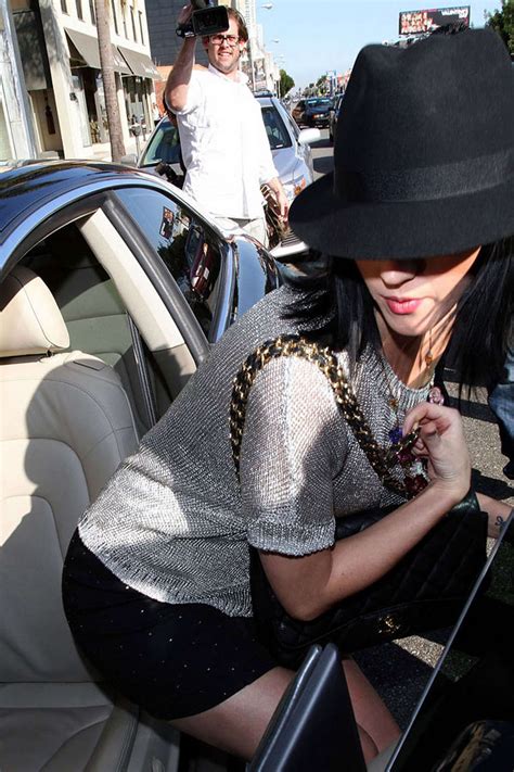 Katy Perry Upskirt In Car And Very Leggy In Mini Skirt Paparazzi