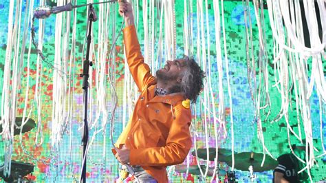 The Flaming Lips Australia Tour Why Miley Cyrus Drew Barrymore Love