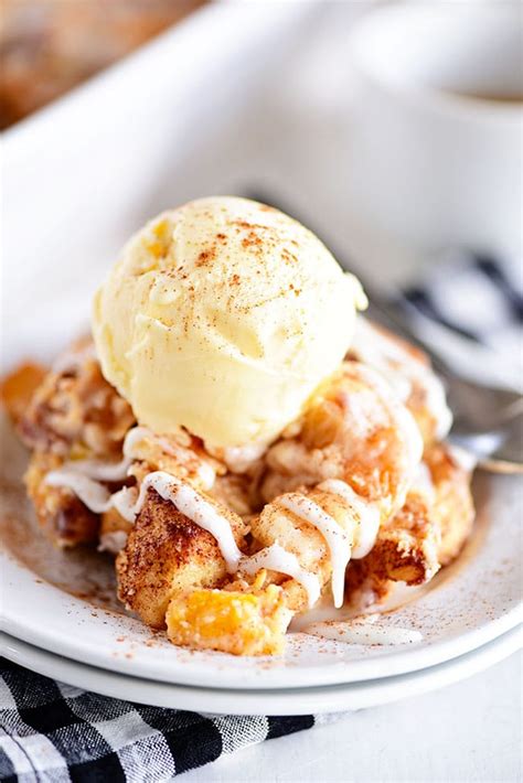 Cinnamon Roll Peach Cobbler Tidymom®