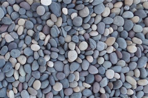 Black mexican beach pebbles come in a color range (when dry) from medium gray to charcoal black, to an almost dull blue color. Mexican Beach Pebbles Mixed - Blue Rock Landscape Materials