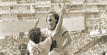 Maybe you would like to learn more about one of these? Brasil-Italia, un partido que rompió el molde en Sarrià (1982)
