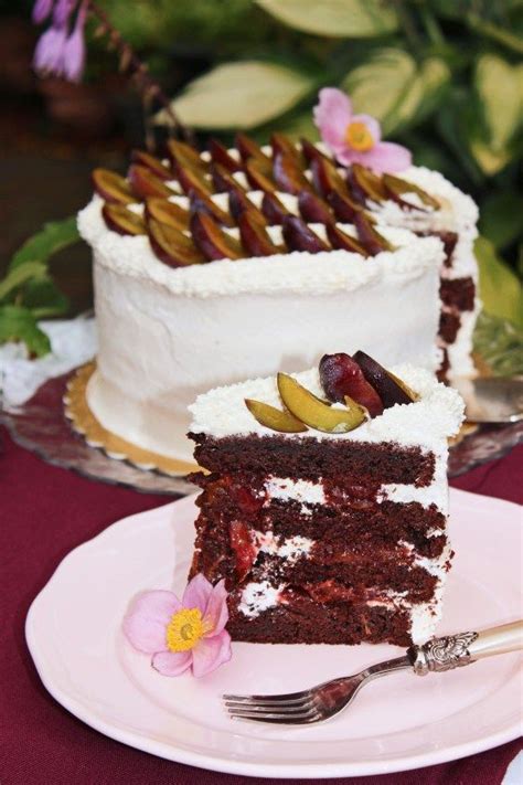 Wir lieben herbstliche rezepte mit zimt, äpfeln, karamell, nüssen… damit auch ihr euch die kühleren und dunkleren tage versüßen könnt, haben wir viele tolle herbstliche rezepte für euch. Herbstliche Pflaumentorte - Maren Lubbe - Feine ...