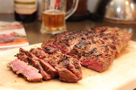 Cuisiner Au Barbecue Bavette Marinée à La Bière Ail Et Romarin