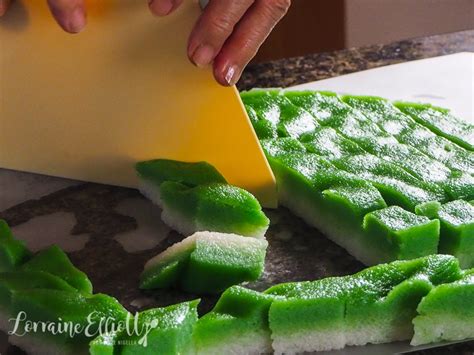 The glutinous layer, do i mix santan+150g water together into plug? Seri Muka Kueh Recipe authentic @ Not Quite Nigella