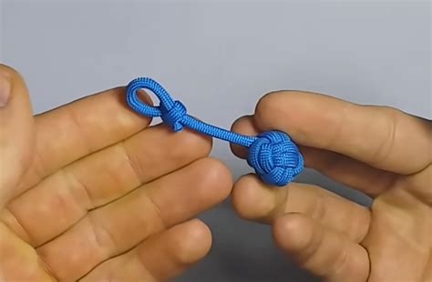 This is a great tutorial by kdawgcrazy, who has a great channel for all kinds of survival techniques. Making a Paracord Ball Keychain | RECOIL OFFGRID