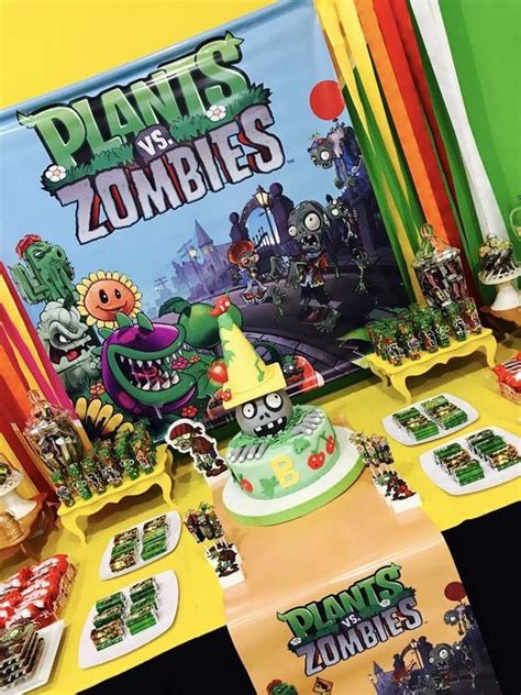 Plants And Zombies Birthday Party Table Setup With Cake Cupcakes