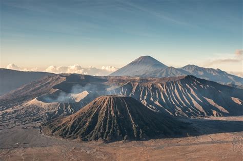 Monte Volcán Activo Kawah Bromo Gunung Batok En La Mañana Foto Premium