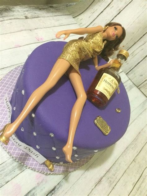 Drunken Barbie Cake Bolo