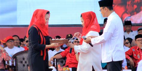 Sebelumnya, jokowi juga memiliki akun twitter @jokowi_do2. Kampanye Akbar, Massa Gus Ipul-Puti pun Ucapkan Selamat ...