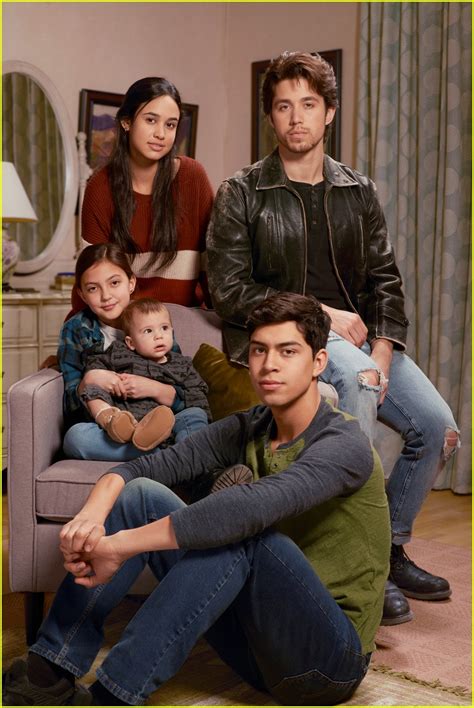Freeform Cancels Party Of Five Reboot After One Season Photo 4454420