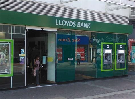 Lloyds opening hours in dartford. Unattended bag left in Lloyds Bank in Gravesend Town ...